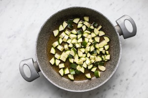 Preparazione Pasta salmone e zucchine - Fase 1