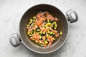 Preparazione Pasta salmone e zucchine - Fase 2