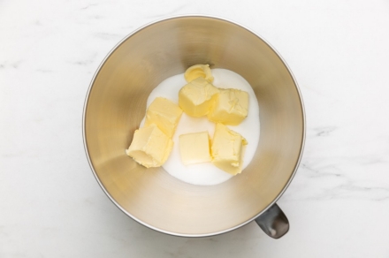 Preparazione Sponge cake con fragole fresche e panna - Fase 1 Preparazione Sponge cake con fragole fresche e panna - Fase 1