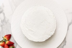 Preparazione Sponge cake con fragole fresche e panna - Fase 5