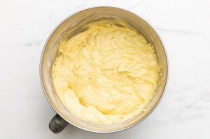 Preparazione Sponge cake con fragole fresche e panna - Fase 2