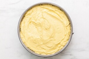 Preparazione Sponge cake con fragole fresche e panna - Fase 2