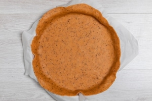 Preparazione Torta salata croccante con patate, pomodorini, olive e provolone - Fase 2