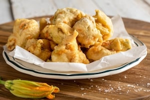 Preparazione Frittelle di fiori di zucca - Fase 5