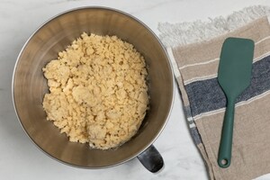 Preparazione Nidi di brisée con dadolata di verdure estive, squacquerone e bruciatini di crudo  - Fase 1