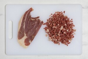 Preparazione Nidi di brisée con dadolata di verdure estive, squacquerone e bruciatini di crudo  - Fase 6