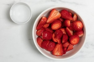 Preparazione Panna e fragole - Fase 2