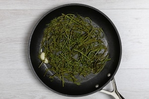 Preparazione Pasta con asparagi selvatici - Fase 2