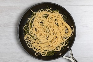 Preparazione Pasta con asparagi selvatici - Fase 3