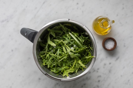 Preparazione Pesto di rucola con il Bimby - Fase 2 Preparazione Pesto di rucola con il Bimby - Fase 2