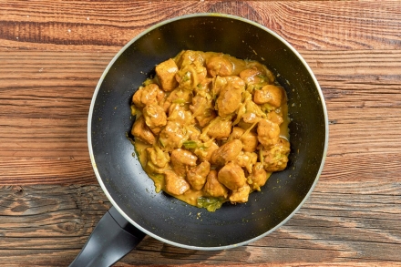 Preparazione Pollo al curry facile - Fase 4 Preparazione Pollo al curry facile - Fase 4