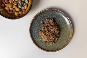 Preparazione Puntarelle piccanti con olive, capperi e salsa al parmigiano - Fase 2