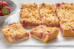 Preparazione Sbriciolata fragole e mascarpone - Fase 6