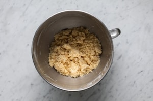 Preparazione Sbriciolata fragole e mascarpone - Fase 3