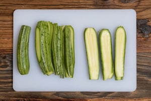 Preparazione Zucchine gratinate con pomodori - Fase 1