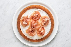 Preparazione Crostata morbida salata con crudo e mozzarelline - Fase 2