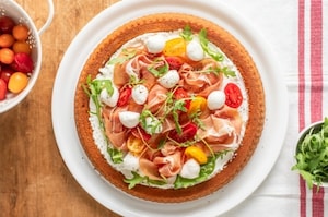 Preparazione Crostata morbida salata con crudo e mozzarelline - Fase 2