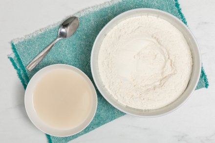 Preparazione Pane arabo - Fase 1 Preparazione Pane arabo - Fase 1