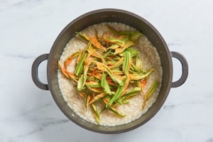 Preparazione Risotto ai fiori di zucca - Fase 2