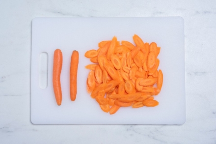 Preparazione Carote in padella - Fase 1 Preparazione Carote in padella - Fase 1