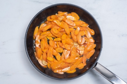 Preparazione Carote in padella - Fase 2 Preparazione Carote in padella - Fase 2