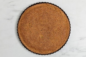 Preparazione Crostata frangipane al pistacchio e lamponi - Fase 5