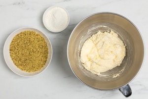 Preparazione Crostata frangipane al pistacchio e lamponi - Fase 3