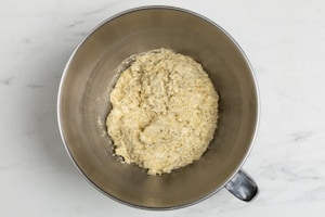 Preparazione Crostata frangipane al pistacchio e lamponi - Fase 4