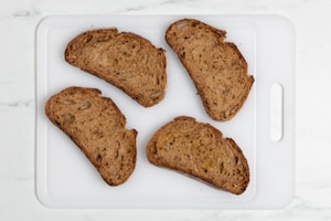 Preparazione Crostini con burrata, pomodorini e culatello - Fase 1