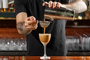 Preparazione Espresso Martini - Fase 4