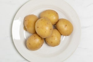 Preparazione Insalata di patate e tonno - Fase 1