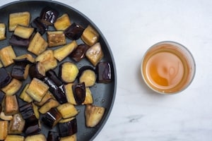 Preparazione Melanzane agrodolci in padella - Fase 2