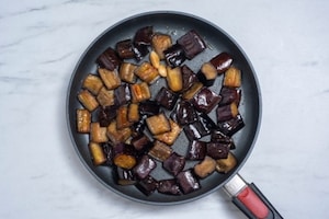 Preparazione Melanzane agrodolci in padella - Fase 2