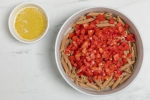 Preparazione Pasta fredda con salmone affumicato - Fase 3