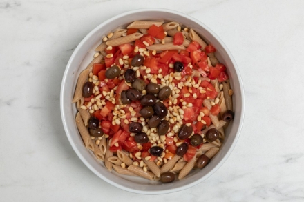 Preparazione Pasta fredda con salmone affumicato - Fase 4 Preparazione Pasta fredda con salmone affumicato - Fase 4