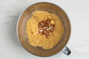 Preparazione Pesche con crumble e gelato alla vaniglia - Fase 1