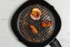 Preparazione Pesche con crumble e gelato alla vaniglia - Fase 3