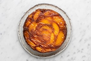 Preparazione Torta rovesciata alle pesche - Fase 4