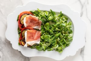 Preparazione Insalata caprese creativa - Fase 2