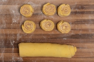 Preparazione Cinnamon rolls - Fase 3