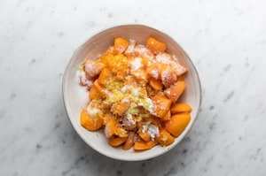 Preparazione Crumble di albicocche  - Fase 2