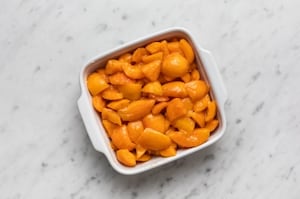 Preparazione Crumble di albicocche  - Fase 2