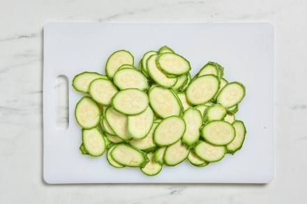 Preparazione Focaccia in padella con le zucchine - Fase 1 Preparazione Focaccia in padella con le zucchine - Fase 1