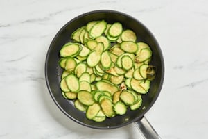 Preparazione Focaccia in padella con le zucchine - Fase 1