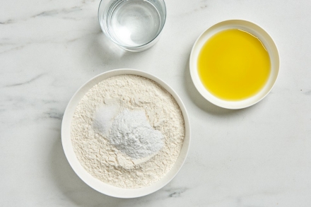 Preparazione Focaccia in padella con le zucchine - Fase 2 Preparazione Focaccia in padella con le zucchine - Fase 2
