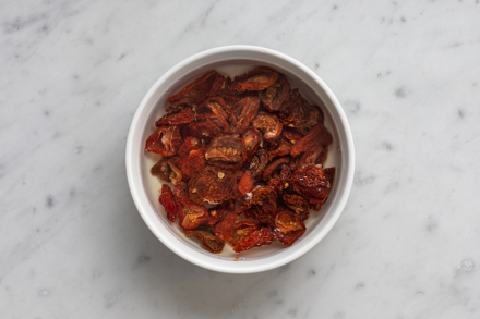 Preparazione Torta parmigiana di pomodorini - Fase 1 Preparazione Torta parmigiana di pomodorini - Fase 1