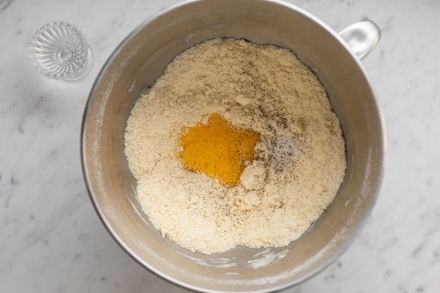 Preparazione Torta parmigiana di pomodorini - Fase 2 Preparazione Torta parmigiana di pomodorini - Fase 2