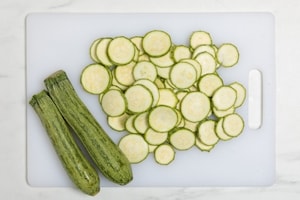Preparazione Zucchine al forno con mozzarella - Fase 1