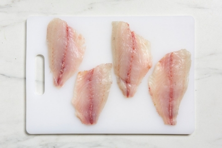 Preparazione Filetti di orata in padella - Fase 2 Preparazione Filetti di orata in padella - Fase 2