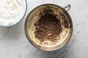 Preparazione Tiramisù al cocco e cioccolato - Fase 3